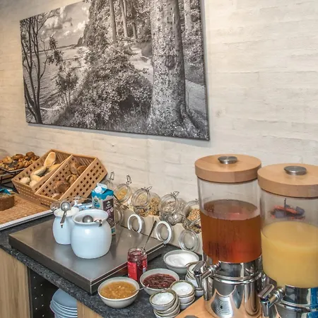 Ξενοδοχείο 6400 3*